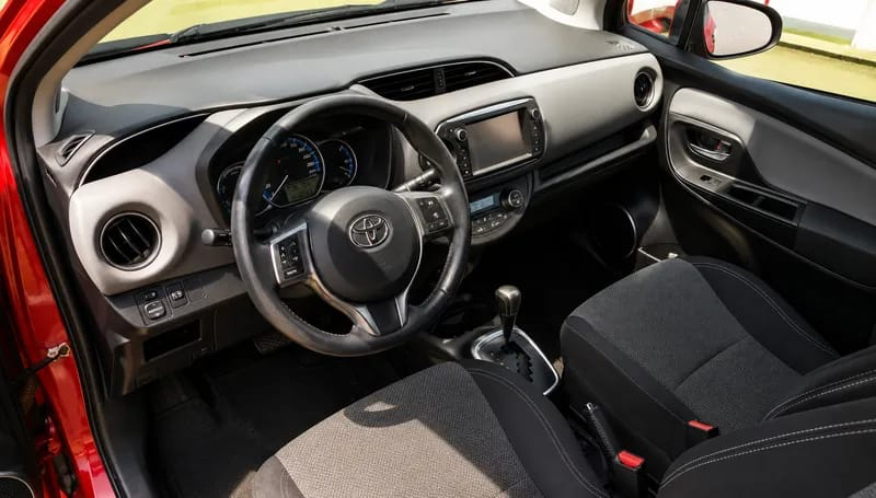 Toyota Yaris — view 7