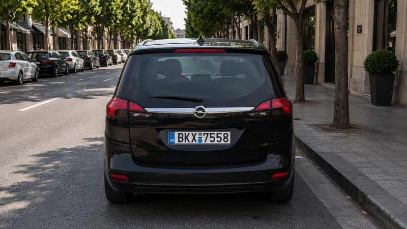 Opel Zafira Tourer — view 4